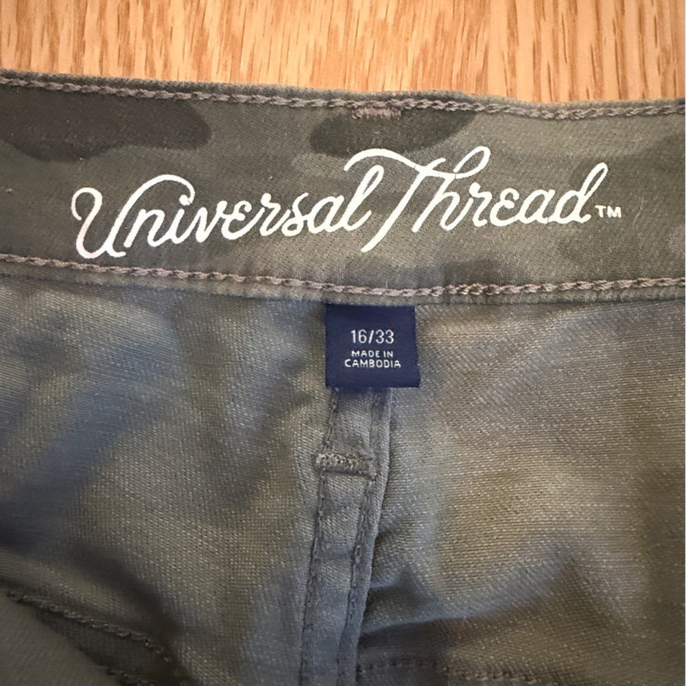 Universal Thread High Rise Camo Shorts – Size 16 / 33 – Like New - Picture 2 of 5